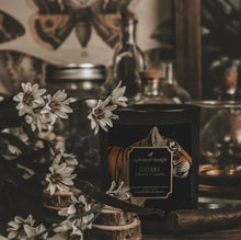 Load image into Gallery viewer, GATSBY | TOBACCO & VANILLA | RAVEN CANDLE