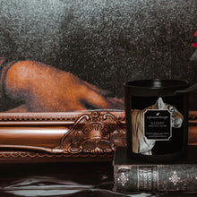 Load image into Gallery viewer, GATSBY | TOBACCO &amp; VANILLA | RAVEN CANDLE
