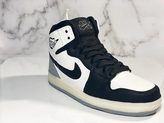 Sneaker Candle white and black